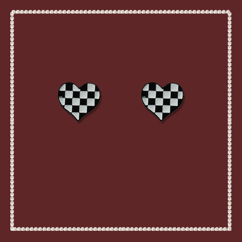 Chessboard Plaid Love Earrings Set – High-Grade, Trendy Cold Style for a Bold Look