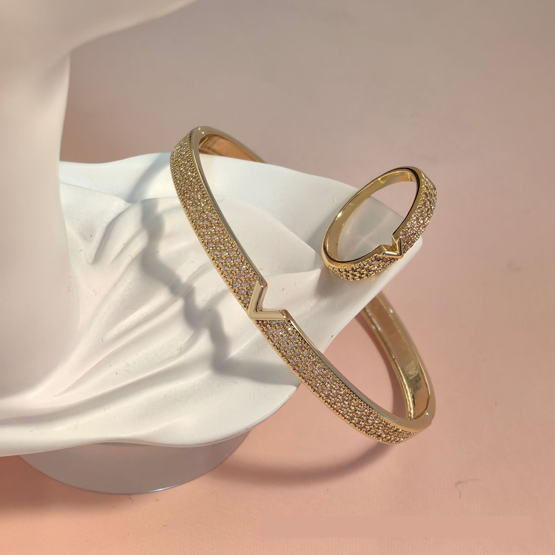 V-Shaped Bracelet and Ring Set – Modern Minimalist Luxury Jewelry