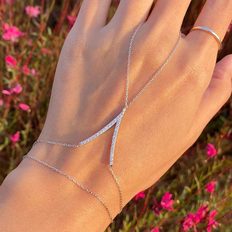 V-Finger Double Layer Bracelet – Elegant Minimalist Jewelry